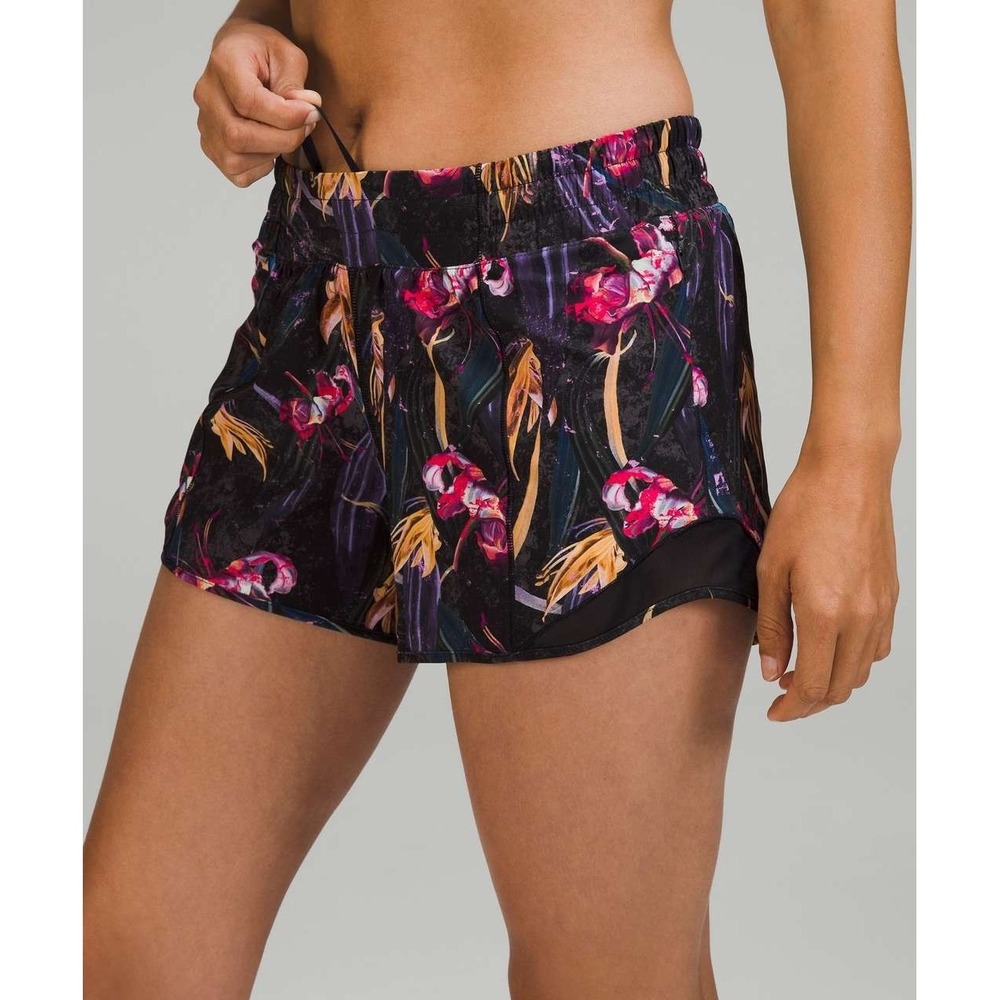 Lululemon Hotty Hot Low Rise Short ‎ 4"